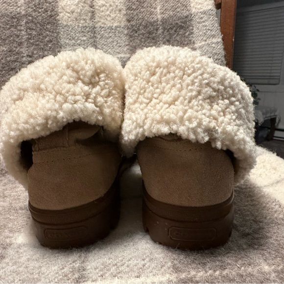 Coach Shearling High Top boots 
-Gently worn. Inner sole shows wear. - Picture 3 of 5